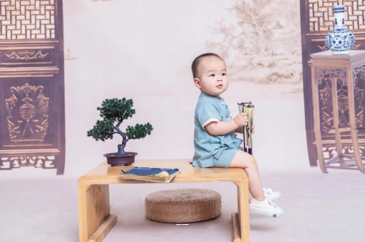 库尔勒宝宝眼睛肿是什么原因